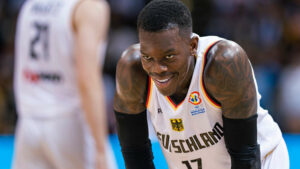 Basketball-EM: Dennis Schröder gibt Entwarnung