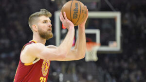 Dean Wade stimmt pro Bericht einer dreijährigen Verlängerung von 18,5 Millionen US-Dollar mit Cavs zu