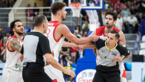 Furkan Korkmaz wurde ausgeworfen und von gegnerischen Spielern während der EuroBasket-Niederlage gegen Georgien angegriffen, so die türkischen Beamten