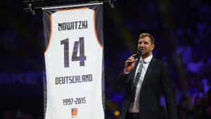 "Unglaubliche Leistungen": Nowitzki vor dem EM-Auftakt feierlich geehrt