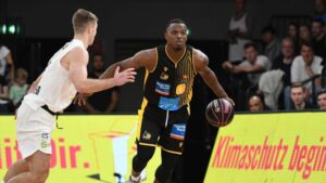 Ludwigsburg schaltet Hamburg im Achtelfinale des BBL-Pokals aus - Vorjahresfinalist Crailsheim dreht gegen Chemnitz auf