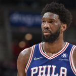 Philadelphia 76ers-Star Joel Embiid ist jetzt US-Bürger und sagt, es sei ein „Segen, Amerikaner zu sein“.