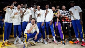 Warriors erhalten Meisterringe und feiern klaren Auftaktsieg