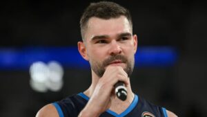 Australien: Basketball-Profi Isaac Humphries outet sich