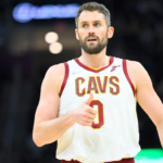 Cavaliers' Kevin Love erlitt beim Sieg gegen Hornets einen Haarriss im rechten Daumen