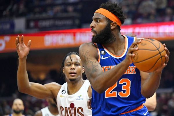 Knicks' Mitchell Robinson fällt mindestens eine Woche wegen einer Knieverstauchung aus