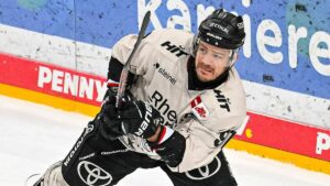 Für Müller ist das Spiel nach 70 Sekunden vorbei - ERC schließt zu Köln auf | Eishockey - Highlights by MagentaSport | Video