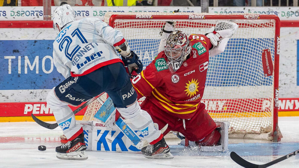 Trotz kuriosen Treffern und Last-Minute-Ausgleich in Unterzahl: DEG unterliegt Mannheim | Eishockey - Highlights by MagentaSport | Video