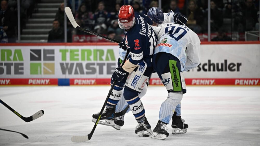 Doppelter Doppelschlag: Spitzenreiter Straubing stolpert bei den Wild Wings | Eishockey - Highlights by MagentaSport | Video